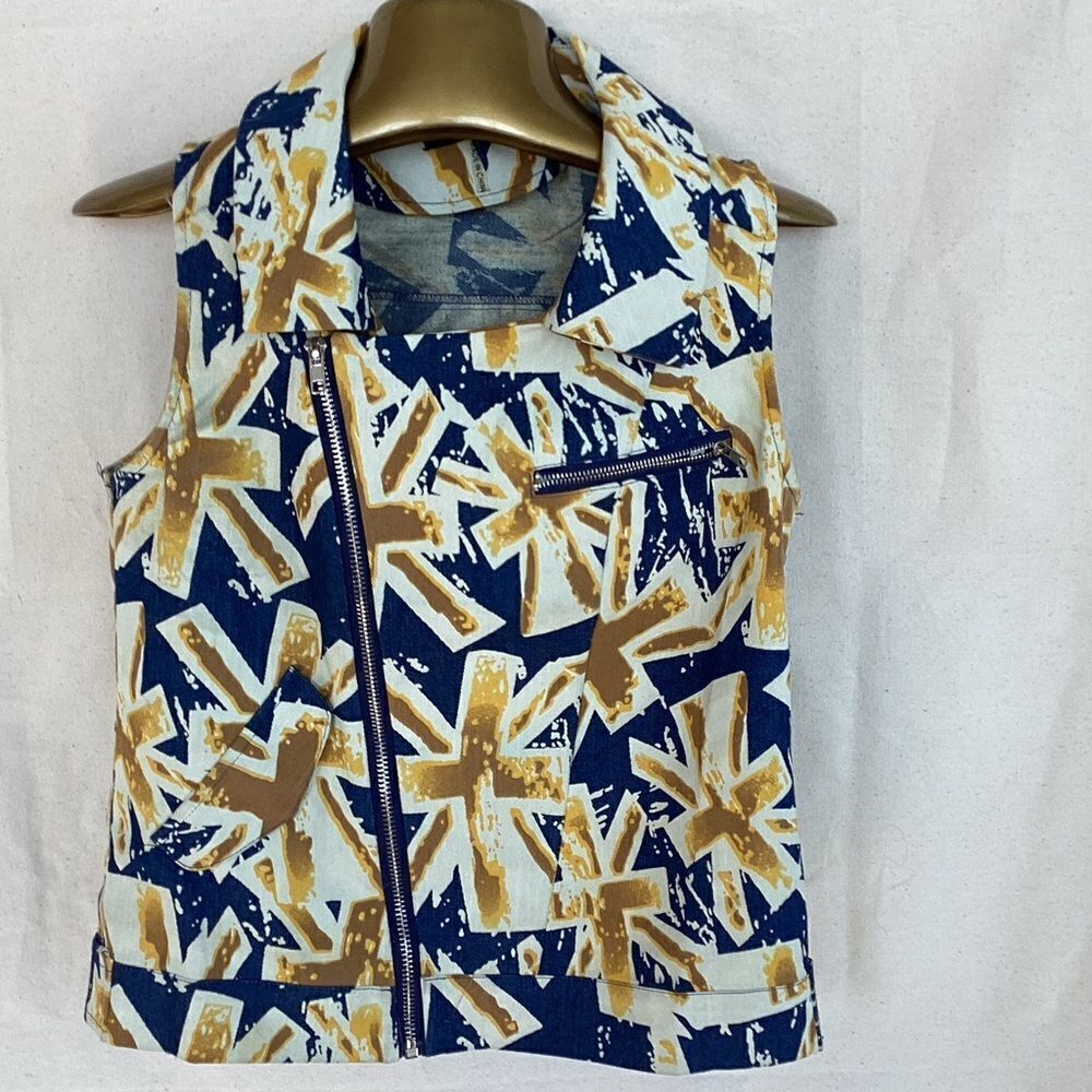 Woman’s Cals Chico multi print vest small